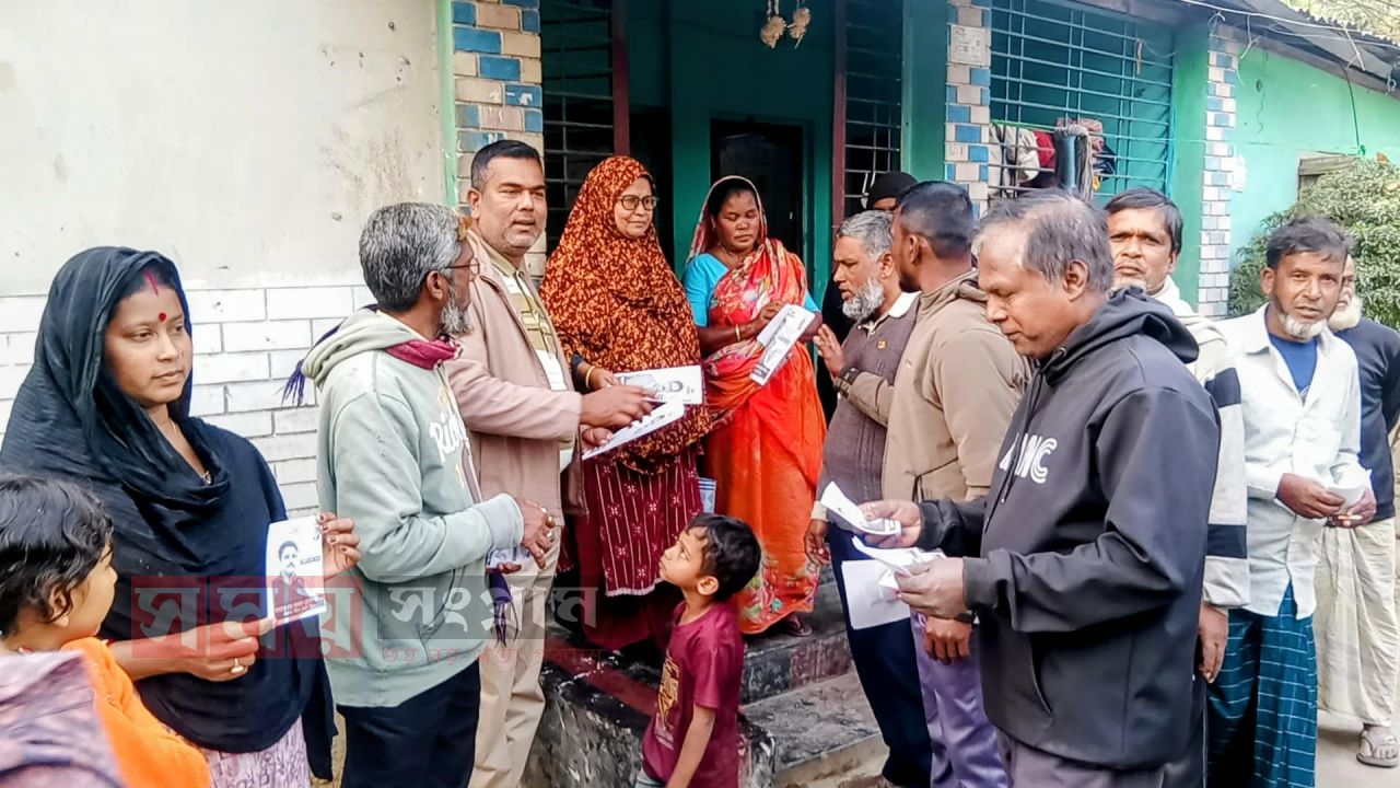 শ্রীপুরে স্বেচ্ছাসেবক দলের নেতা বাবু মজুমদারের নেতৃত্বে ধানের শীষের ভোট প্রার্থনা 